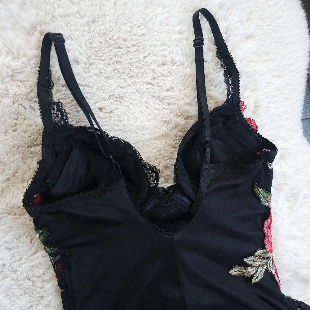 Vintage Gold Victoria Secret Dark Floral Embroidered Roses Lace Pearl Bodysuit - Picture 15 of 16